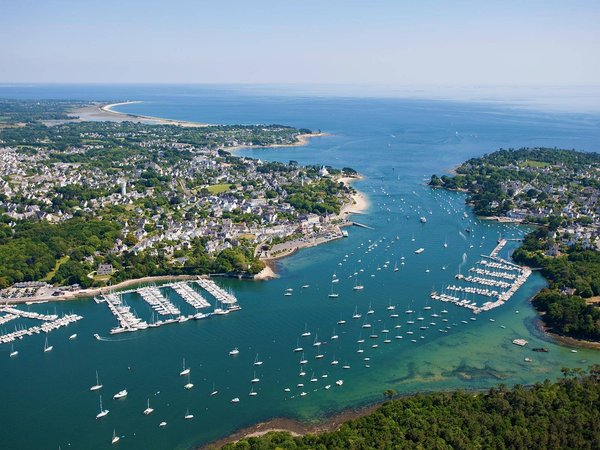 Comment choisir le camping idéal à Bénodet en Bretagne